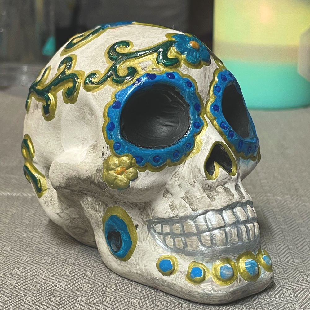 Skull Sculpture!~hand-painted~